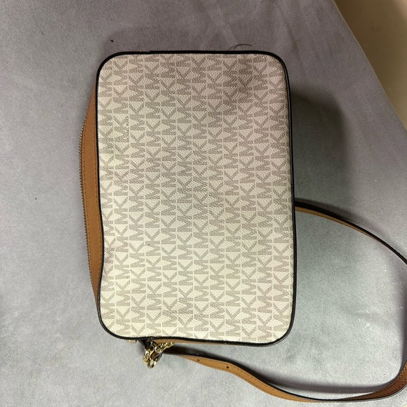 White Small Michael Kors Cross Body bag - Picture 3 of 3